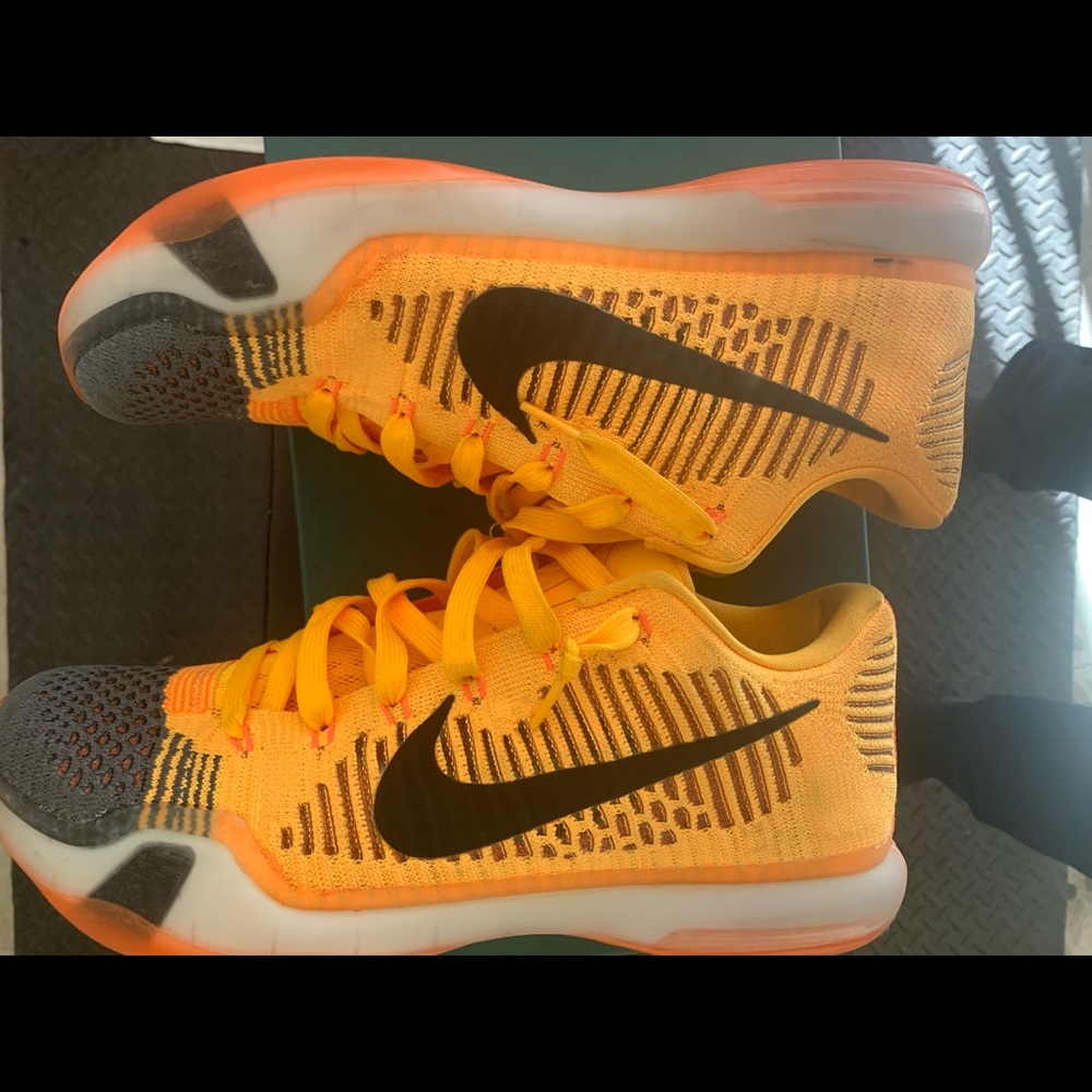 Kobe Nike size 11